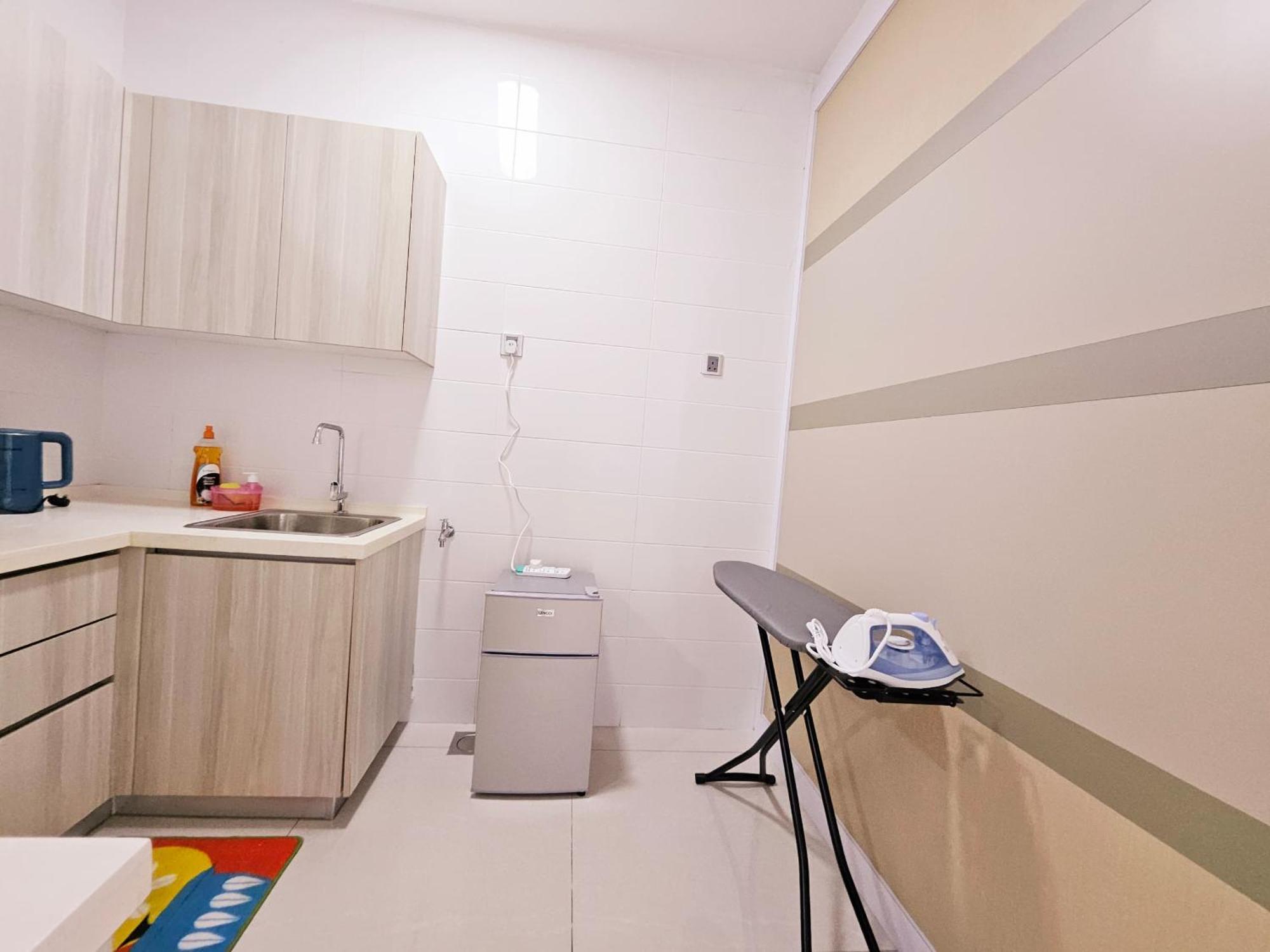 Paragon Suites Studios With Private Jacuzzi Near Ciq Rts Johor Bahru Exterior photo